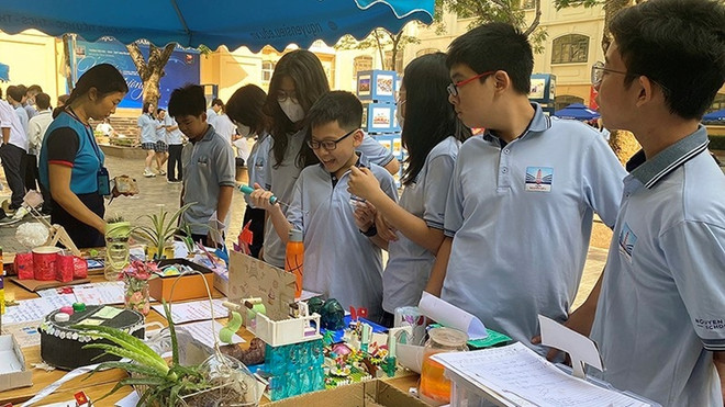 Un concours vise à inciter les élèves à concevoir des solutions et des services numériques ảnh 1