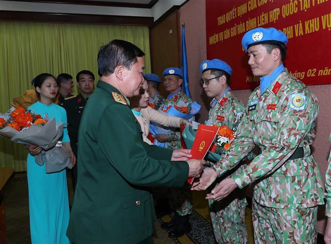 Envoi de sept officiers à des missions de maintien de la paix de l'ONU ảnh 2 Envoi de sept officiers à des missions de maintien de la paix de l'ONU ảnh 2