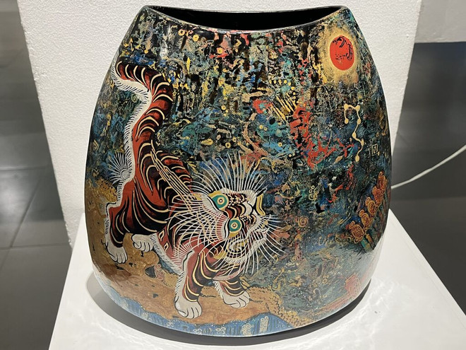 Dialogue entre artisan et jeunes artistes sur les estampes de Hàng Trông ảnh 3