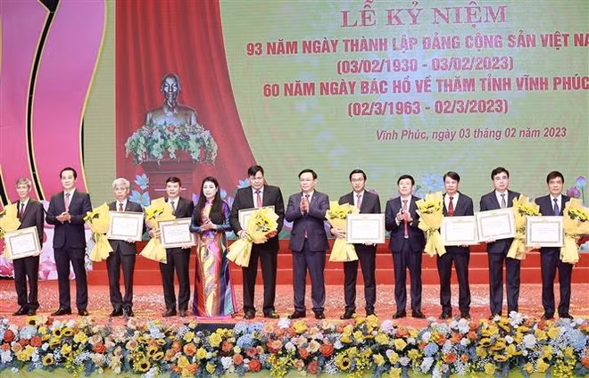 Le président de l'Assemblée nationale se rend à Vinh Phuc ảnh 2