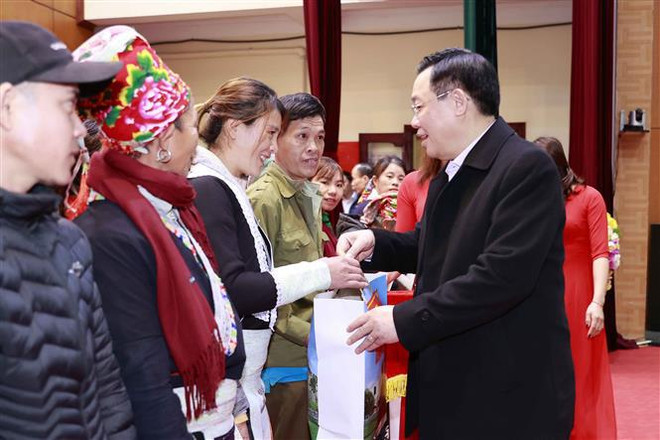 Le président de l'AN formule ses vœux du Têt dans le district frontalier de Bat Xat (Lao Cai) ảnh 1 Le président de l'AN formule ses vœux du Têt dans le district frontalier de Bat Xat (Lao Cai) ảnh 1