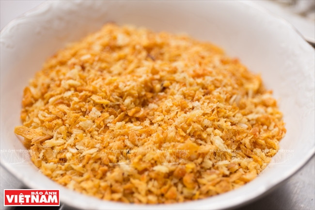 Mini-crevettes frites servies avec des galettes de riz grillées ảnh 3