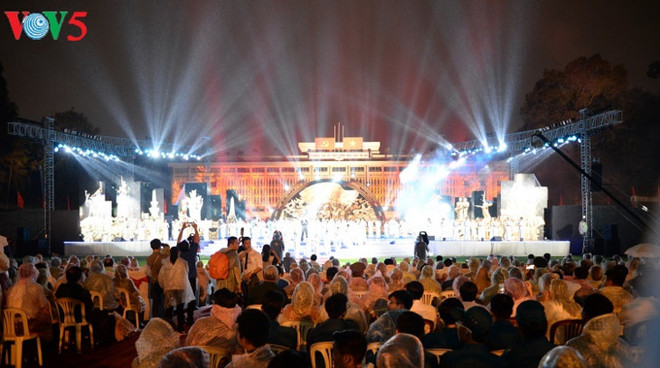 Duplex télévisé en l’honneur du cinquantenaire de l’insurrection générale du Têt 1968 ảnh 1 Duplex télévisé en l’honneur du cinquantenaire de l’insurrection générale du Têt 1968 ảnh 1