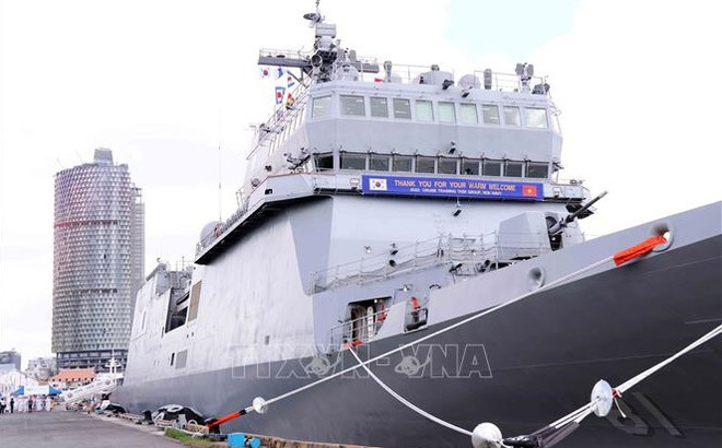 Deux navires de la Marine sud-coréenne en visite d’amitié à Hô Chi Minh-Ville ảnh 1 Deux navires de la Marine sud-coréenne en visite d’amitié à Hô Chi Minh-Ville ảnh 1