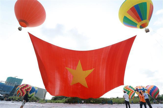Hô Chi Minh-Ville lâche des montgolfières pour célébrer la Fête nationale ảnh 1 Hô Chi Minh-Ville lâche des montgolfières pour célébrer la Fête nationale ảnh 1