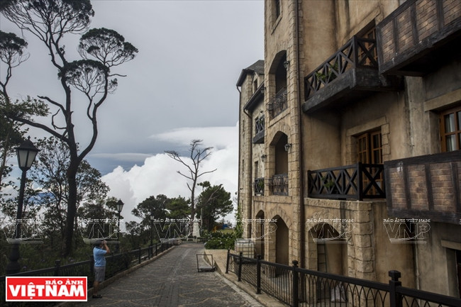 Bà Nà Hills, la « ville flottant dans les nuages » ảnh 4