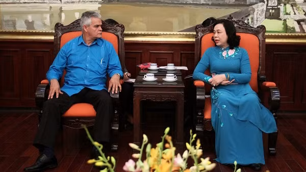 Hanoi prend en haute estime ses relations avec La Havane ảnh 1