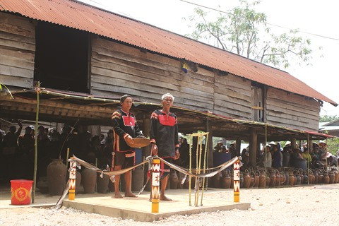 Tây Nguyên: les Rois du Feu à l’épée magique ảnh 1