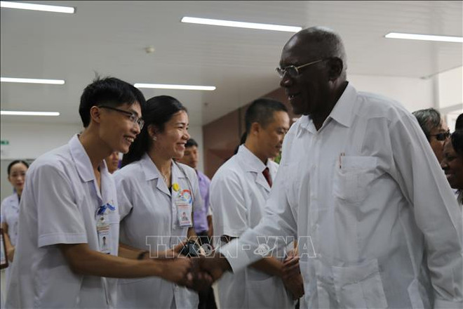 Une délégation cubaine se rend à l'hôpital d'amitié Vietnam-Cuba Dong Hoi ảnh 1 Une délégation cubaine se rend à l'hôpital d'amitié Vietnam-Cuba Dong Hoi ảnh 1
