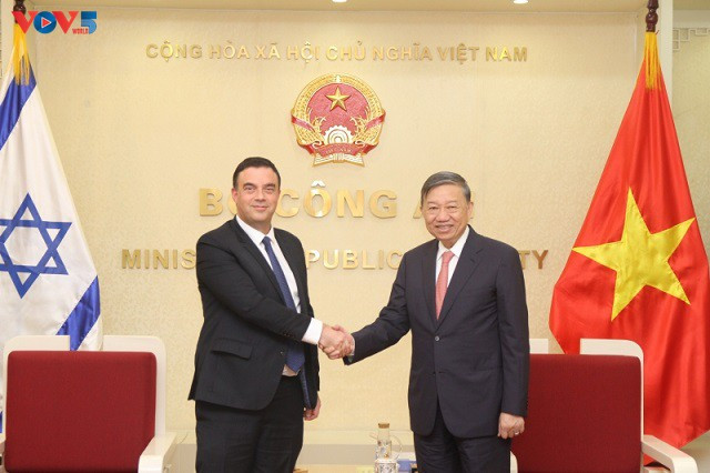 Le ministre de la Sécurité publique rencontre l'ambassadeur d’Israël au Vietnam ảnh 1 Le ministre de la Sécurité publique rencontre l'ambassadeur d’Israël au Vietnam ảnh 1