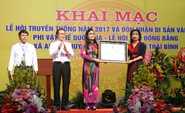 Thai Binh : le festival du temple Dong Bang reconnu comme patrimoine national ảnh 1