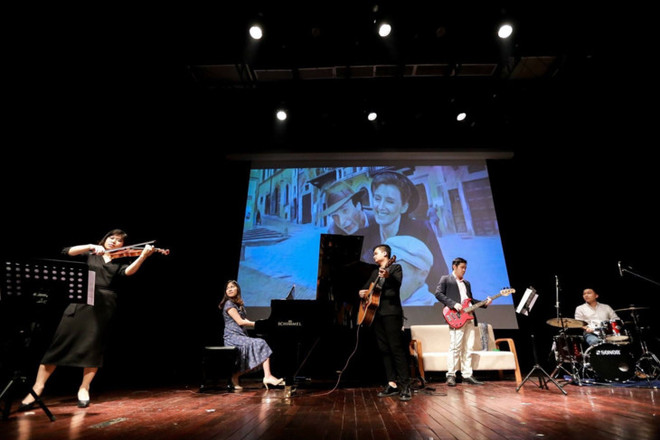 Faire connaître la musique française… ảnh 2 Faire connaître la musique française… ảnh 2