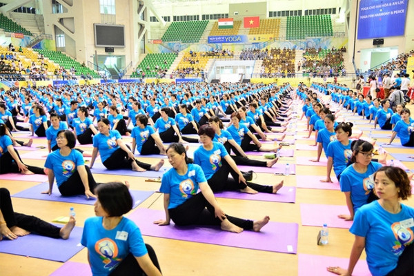 La Journée internationale du yoga célébrée à Hanoi ảnh 1 La Journée internationale du yoga célébrée à Hanoi ảnh 1