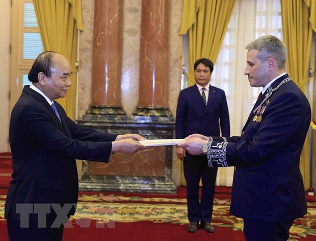Le président Nguyen Xuan Phuc reçoit les nouveaux ambassadeurs de Biélorussie et d'Égypte ảnh 1 Le président Nguyen Xuan Phuc reçoit les nouveaux ambassadeurs de Biélorussie et d'Égypte ảnh 1