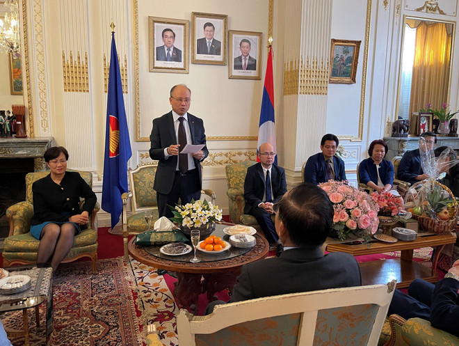 L'Ambassade du Vietnam en France félicite la fête Bun Pi May du Laos ảnh 1 L'Ambassade du Vietnam en France félicite la fête Bun Pi May du Laos ảnh 1