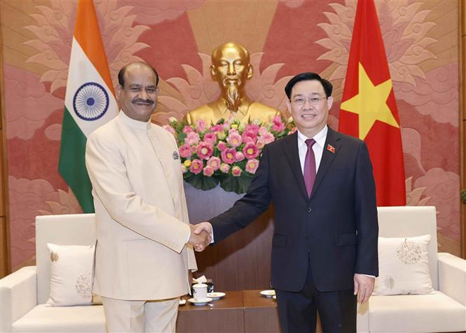 Entretien Vuong Dinh Hue et Om Birla ảnh 1 Entretien Vuong Dinh Hue et Om Birla ảnh 1