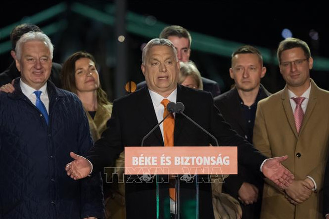 Le leader du PCV félicite le président du parti FIDESZ de Hongrie ảnh 1