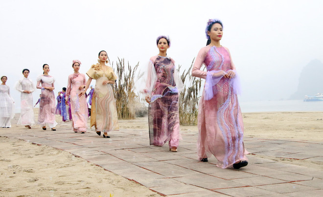 Une exposition sur l’Ao dai Quang Ninh 2022 ảnh 1 Une exposition sur l’Ao dai Quang Ninh 2022 ảnh 1