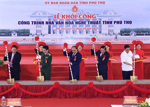 Le président Nguyen Xuan Phuc rend hommage aux rois fondateurs Hung à Viêt Tri ảnh 2 Le président Nguyen Xuan Phuc rend hommage aux rois fondateurs Hung à Viêt Tri ảnh 2