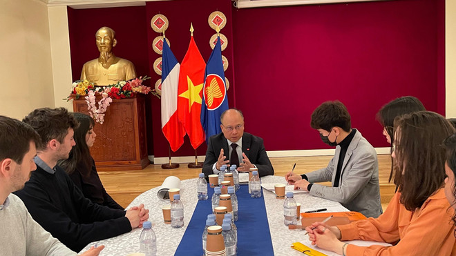 Des étudiants en sciences politiques découvrent les relations Vietnam - France et Vietnam - UE ảnh 1 Des étudiants en sciences politiques découvrent les relations Vietnam - France et Vietnam - UE ảnh 1