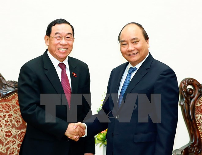 Le PM Nguyên Xuân Phuc appuie le Laos dans le développement des transports ảnh 1 Le PM Nguyên Xuân Phuc appuie le Laos dans le développement des transports ảnh 1