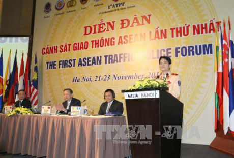 Clôture du premier forum de la police de la route de l’ASEAN ảnh 1 Clôture du premier forum de la police de la route de l’ASEAN ảnh 1