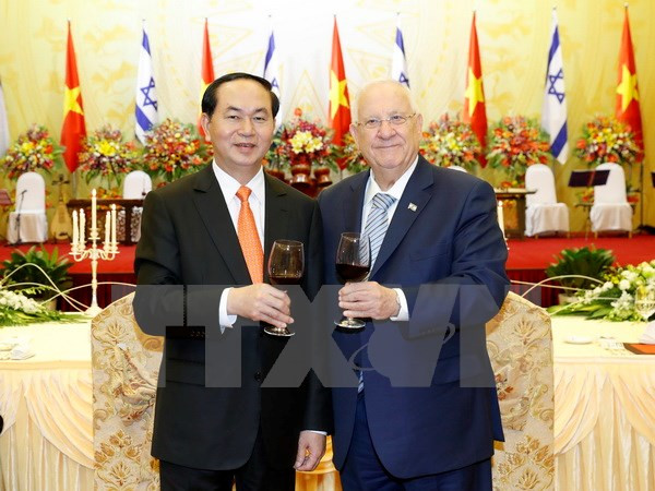 Des dirigeants vietnamiens reçoivent le président israélien ảnh 3 Des dirigeants vietnamiens reçoivent le président israélien ảnh 3