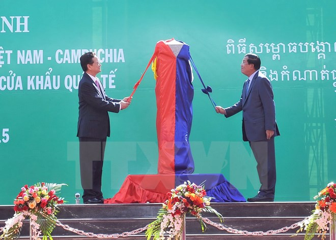 Le Vietnam et le Cambodge inaugurent les bornes frontières N°30 et N°275 ảnh 1 Le Vietnam et le Cambodge inaugurent les bornes frontières N°30 et N°275 ảnh 1
