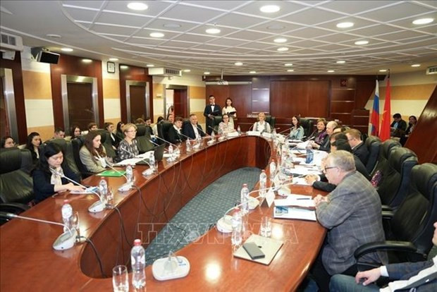 Table ronde sur le partage d'expériences dans les activités diplomatiques entre le Vietnam et la Russie ảnh 1