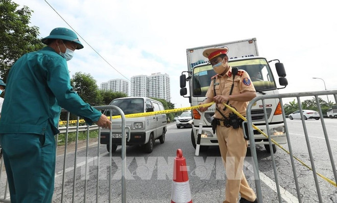 COVID-19 : Hanoï régule le trafic pour éviter les embouteillages aux portes de la ville ảnh 1