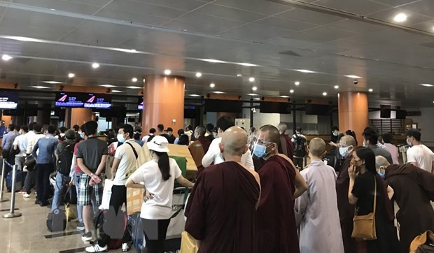 COVID-19 : rapatriement de plus de 240 Vietnamiens du Myanmar ảnh 1