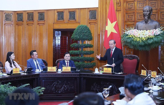 Le vice-PM Truong Hoà Binh honore les hommes d’affaires illustres ảnh 1