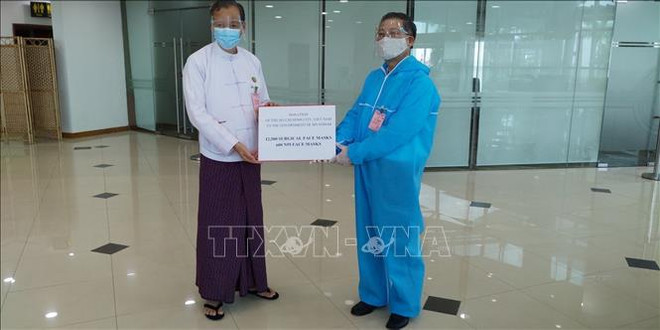 COVID-19: le Vietnam présente des fournitures médicales au Myanmar ảnh 1 COVID-19: le Vietnam présente des fournitures médicales au Myanmar ảnh 1