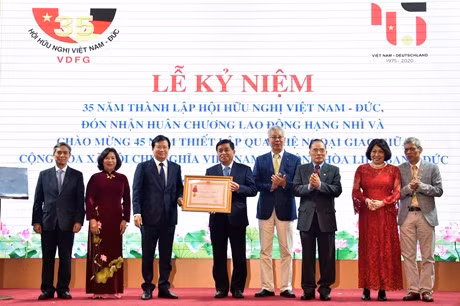 Célébration du 35e anniversaire de l'Association d'amitié Vietnam-Allemagne ảnh 1