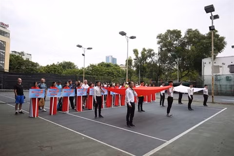 Une centaine de tennismen amateurs regroupés à Hanoï ảnh 1 Une centaine de tennismen amateurs regroupés à Hanoï ảnh 1