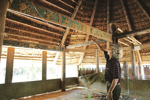 Bh’riu Pô grave la culture Co Tu dans le bois précieux ảnh 1 Bh’riu Pô grave la culture Co Tu dans le bois précieux ảnh 1