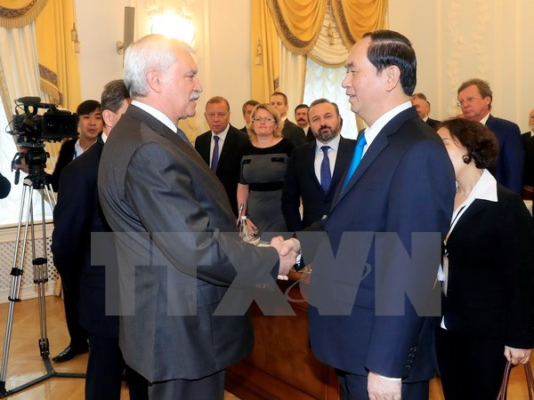 Le président Tran Dai Quang rencontre le gouverneur de Saint-Pétersbourg ảnh 1 Le président Tran Dai Quang rencontre le gouverneur de Saint-Pétersbourg ảnh 1