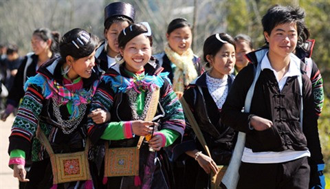 L'originalité des costumes des H’mông à Sa Pa ảnh 1 L'originalité des costumes des H’mông à Sa Pa ảnh 1