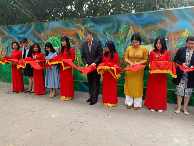Inauguration de la fresque murale "Environnement propre - Planète verte" à Hanoï ảnh 2 Inauguration de la fresque murale "Environnement propre - Planète verte" à Hanoï ảnh 2
