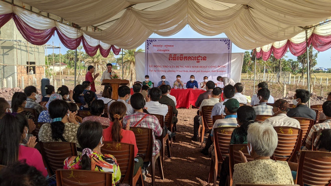 Construction d'une maison communautaire pour des personnes d'origine vietnamienne au Cambodge ảnh 1 Construction d'une maison communautaire pour des personnes d'origine vietnamienne au Cambodge ảnh 1