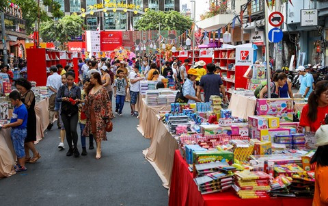 La rue des livres du Têt 2021 : "La connaissance se connecte à l'avenir" ảnh 1 La rue des livres du Têt 2021 : "La connaissance se connecte à l'avenir" ảnh 1