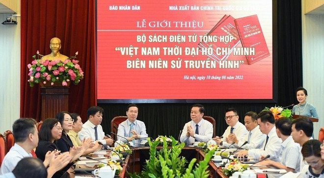 Présentation d’une série de livres d'histoire électroniques sur l'ère Hô Chi Minh ảnh 1 Présentation d’une série de livres d'histoire électroniques sur l'ère Hô Chi Minh ảnh 1
