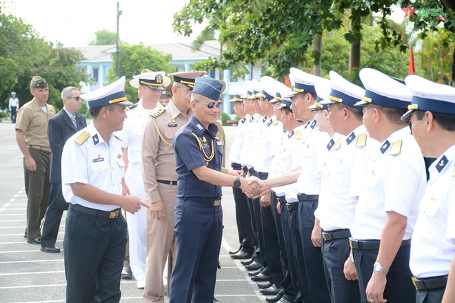 Des attachés militaires étrangers rendent visite à la brigade 147 de la région navale N°1 ảnh 1 Des attachés militaires étrangers rendent visite à la brigade 147 de la région navale N°1 ảnh 1