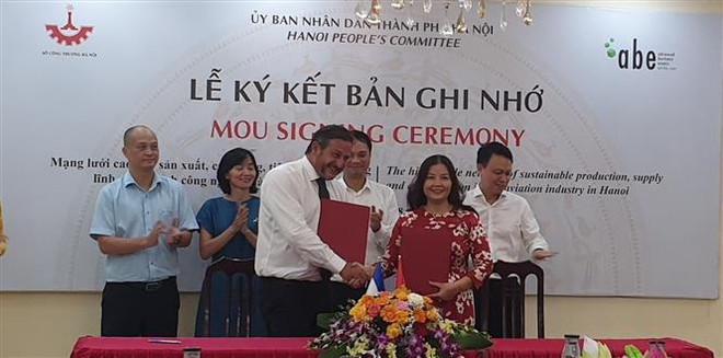 Hanoi s'associe à une entreprise française de l'industrie aéronautique ảnh 2 Hanoi s'associe à une entreprise française de l'industrie aéronautique ảnh 2