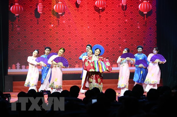 Gala artistique saluant le Nouvel An 2021 à Hanoï ảnh 1