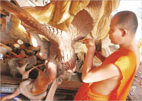 Les moines - sculpteurs de la pagode Doi ảnh 1 Les moines - sculpteurs de la pagode Doi ảnh 1