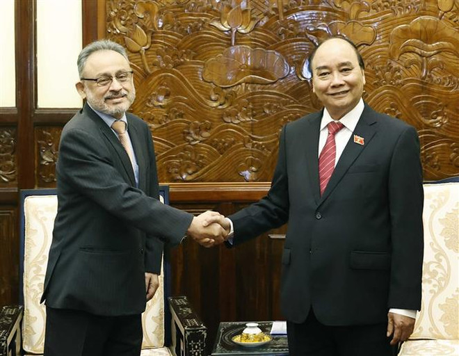 Le président reçoit de nouveaux ambassadeurs du Salvador, de l'Inde et de la R. de Corée ảnh 1 Le président reçoit de nouveaux ambassadeurs du Salvador, de l'Inde et de la R. de Corée ảnh 1