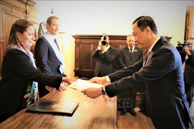 Le Vietnam et Saint-Marin souhaitent promouvoir leur coopération ảnh 1 Le Vietnam et Saint-Marin souhaitent promouvoir leur coopération ảnh 1