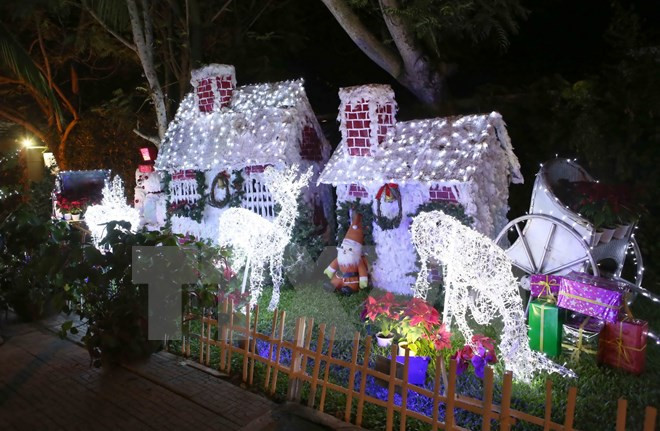 Hanoi et HCM-Ville célèbrent Noël dans la liesse ảnh 2 Hanoi et HCM-Ville célèbrent Noël dans la liesse ảnh 2