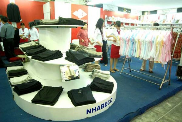 Ouverture de la foire "Mode du Vietnam 2015" ảnh 1 Ouverture de la foire "Mode du Vietnam 2015" ảnh 1